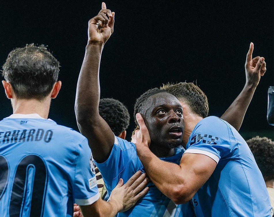 Manchester City Menang 2-0 Kontra 10 Pemain Napoli